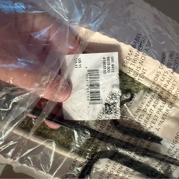 Grinch  Slippers - Green and Red - Picture 3 of 3